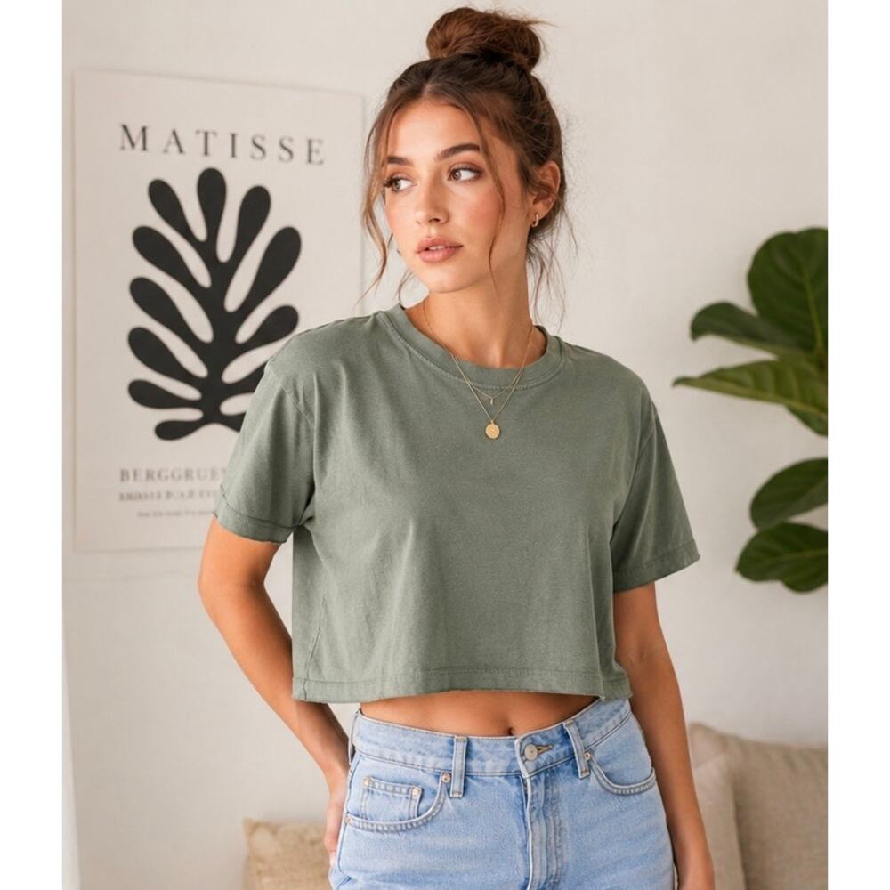 BDG Urban Outfitters Boxy Crop Tee Sage Green Cotton Crew Neck Top M Minimalist